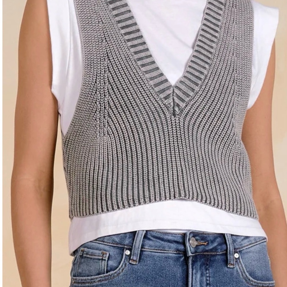 Elan Grey Ribbed Knit V-Neck Cropped Sweater Vest